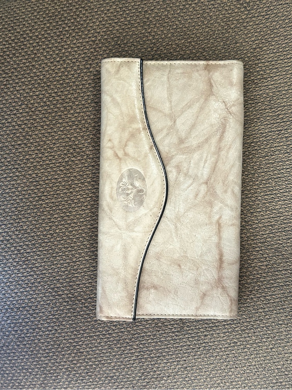 Women Other - Elegant Cream Faux Leather Wallet